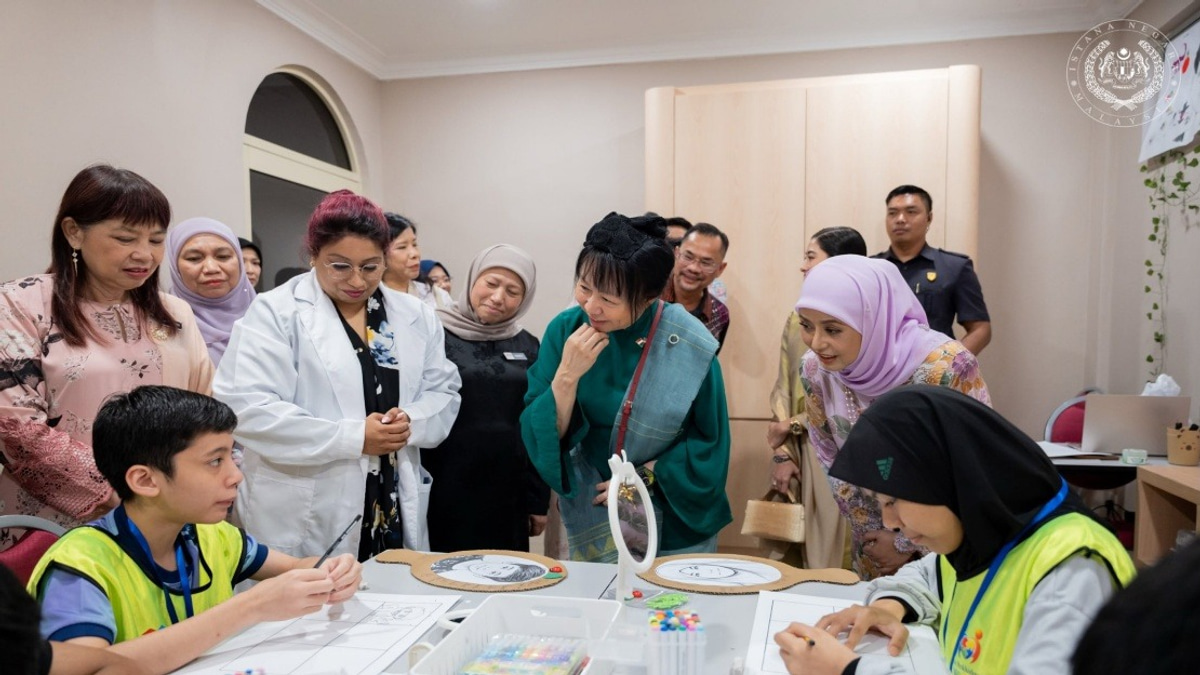 Malaysia's Queen and Singapore First Lady Visit Autism Centre During State Visit