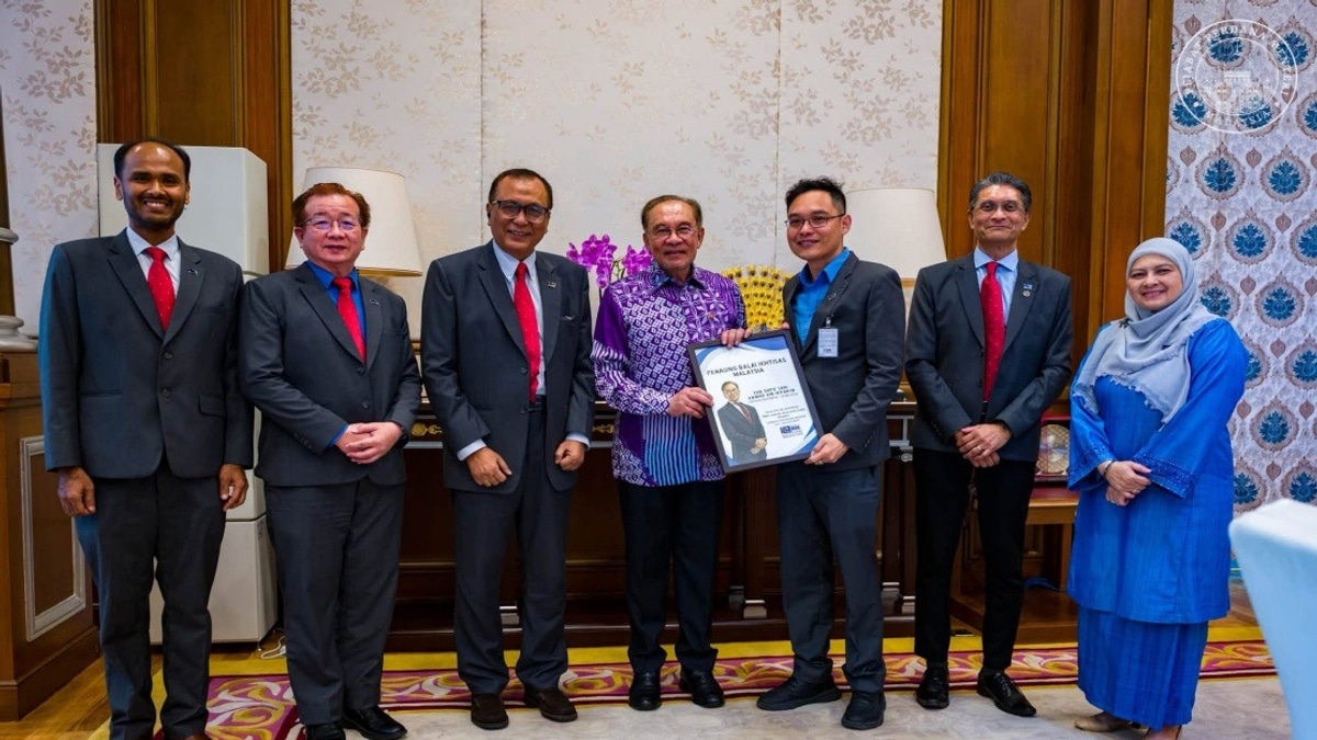 PM Anwar Prioritises AI and Professional Development in Push for Regional Excellence