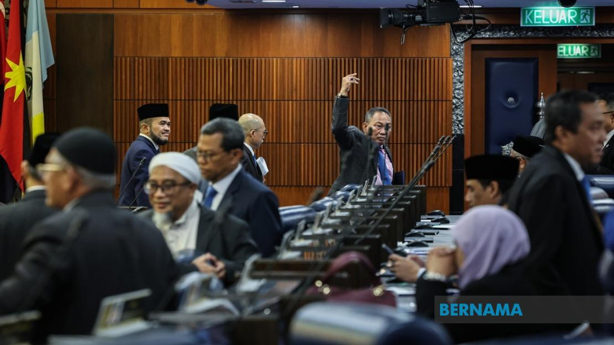 Anwar Dismisses Opposition Tactics Over Tabung Haji as Political Grandstanding