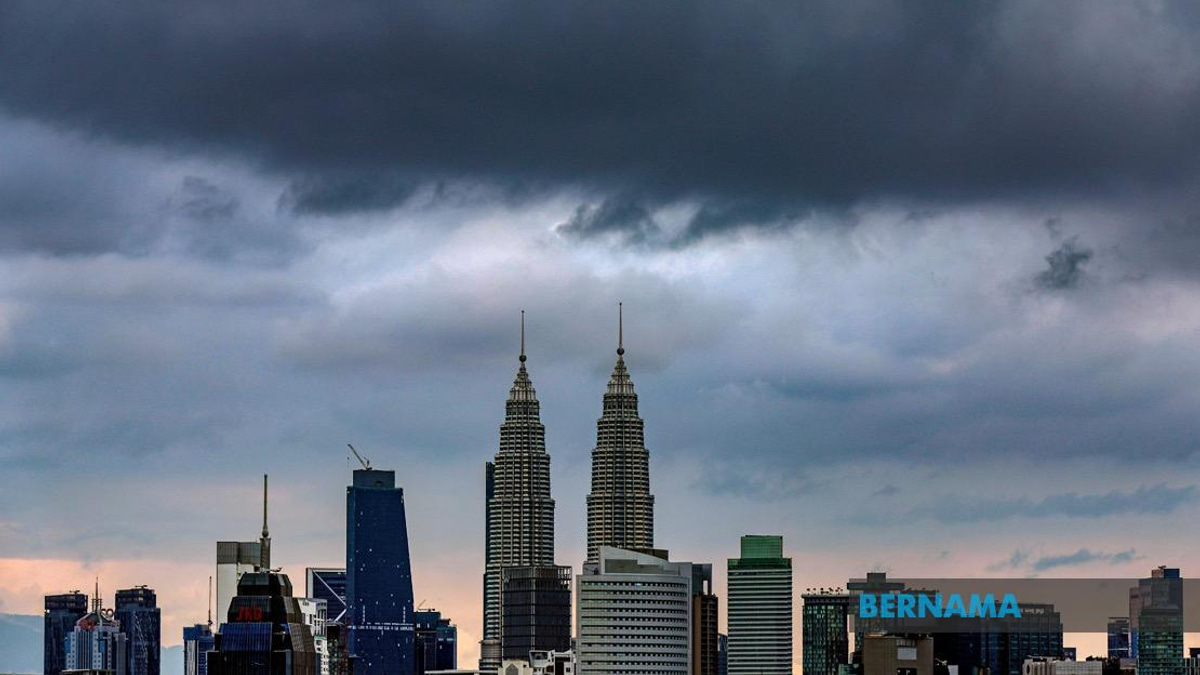 Severe Weather Alert: Thunderstorms and Heavy Rain Expected Across KL, Putrajaya and Eight States