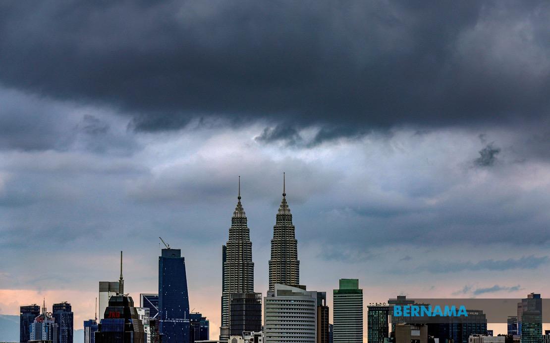 Severe Weather Alert: Thunderstorms and Heavy Rain Expected Across KL, Putrajaya and Eight States