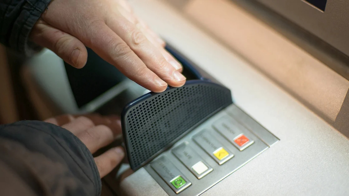 Three Malaysians Detained at Singapore Border in Swift Scam Syndicate Bust