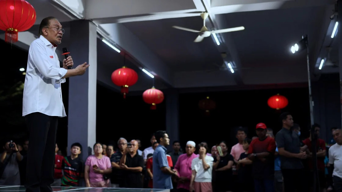 Anwar to tackle durian price crisis with Chinese premier during Beijing visit