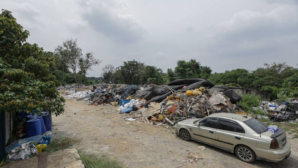 Johor forms task force to probe alleged Singapore construction waste dumping in Pontian
