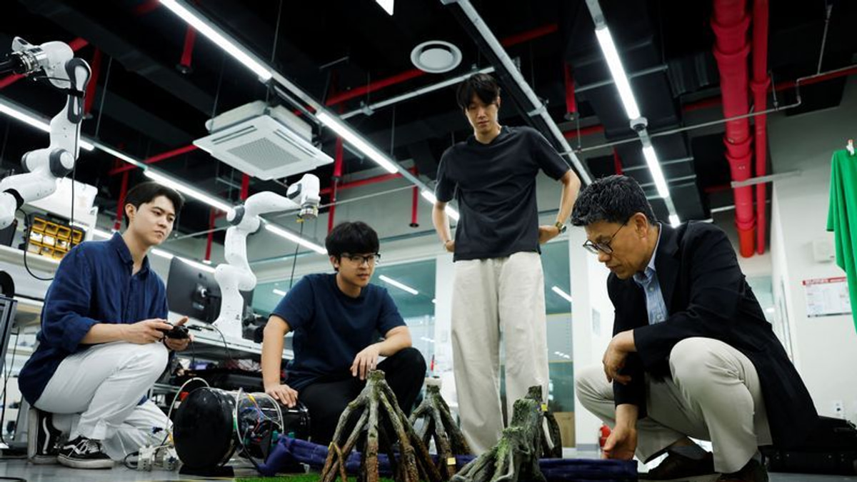 South Korean and US researchers develop robotic clothing system that dresses wearers hands-free