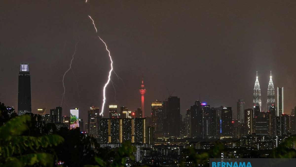 Severe Weather Alert: Thunderstorms and Heavy Rain Expected Across Malaysia Until Evening