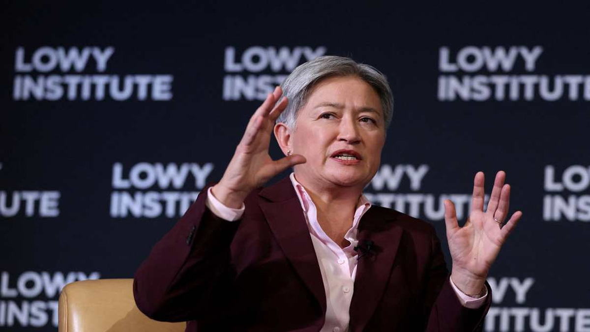 Australia's Foreign Minister Warns That Monoculturalism Weakens Nation