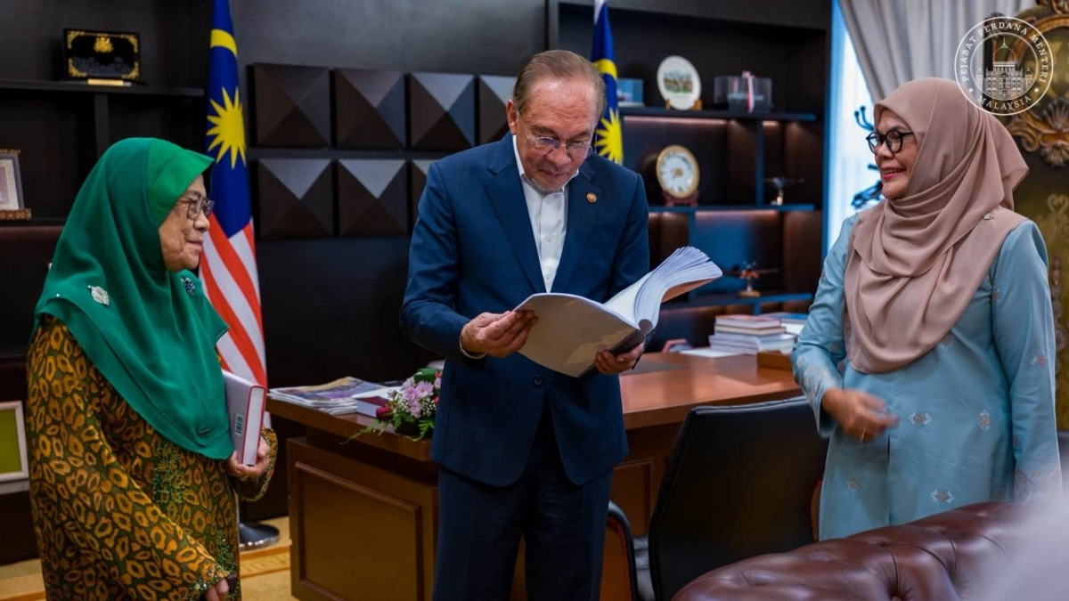 Anwar's Political Philosophy To Be Preserved In Scholarly Book For Future Reference