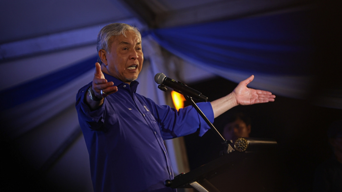 Zahid Defends PM's Authority to Manage Cabinet Changes, Rejects Calls for Ministerial Resignations