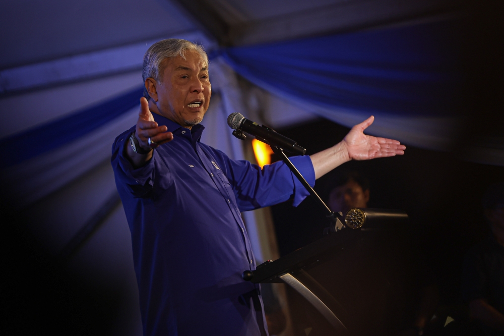 Zahid Defends PM's Authority to Manage Cabinet Changes, Rejects Calls for Ministerial Resignations