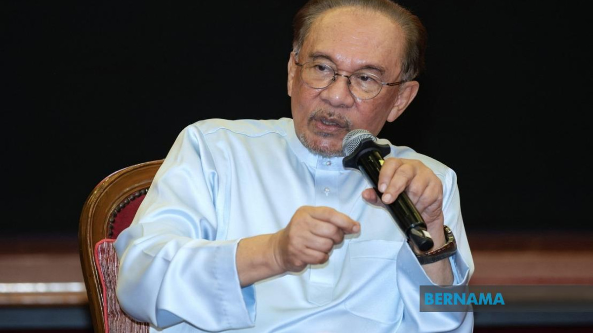 Anwar Escalates Felda Crisis, Appeals Directly to Prabowo Over RM2.5 Billion Indonesia Investment Loss