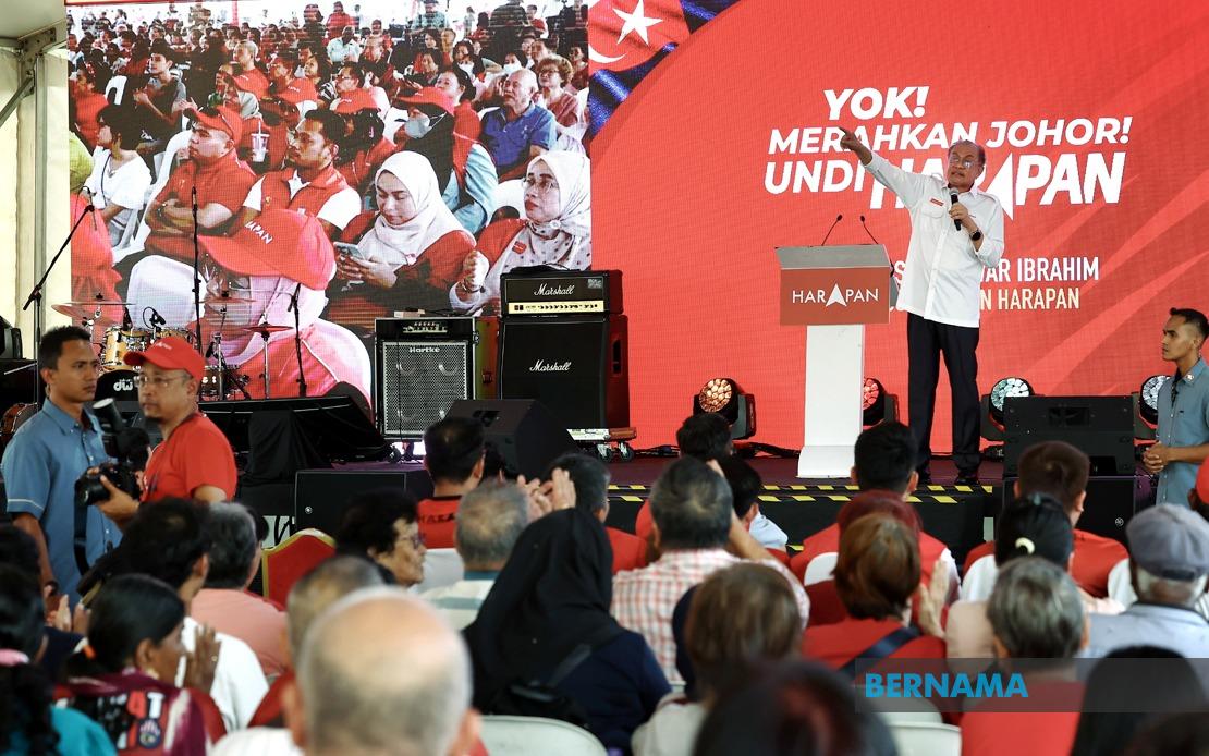 Anwar Urges Johor Campaigners to Drop Najib Release as Election Issue