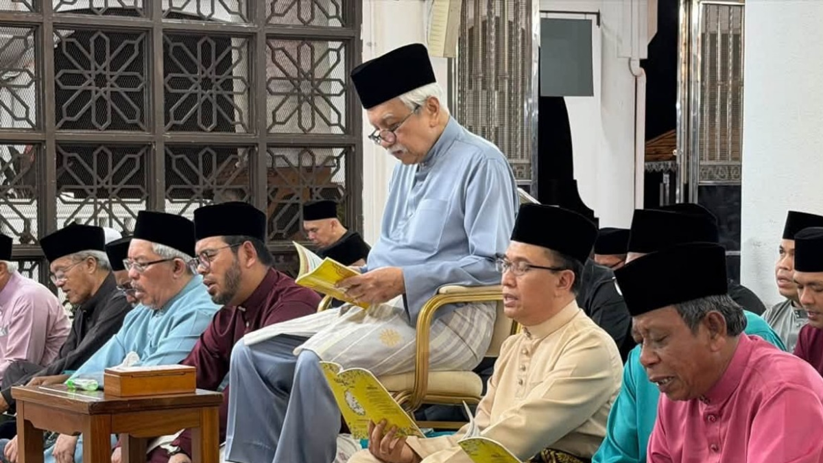 Tuanku Muhriz Presides Over Spiritual Gathering in Kuala Pilah