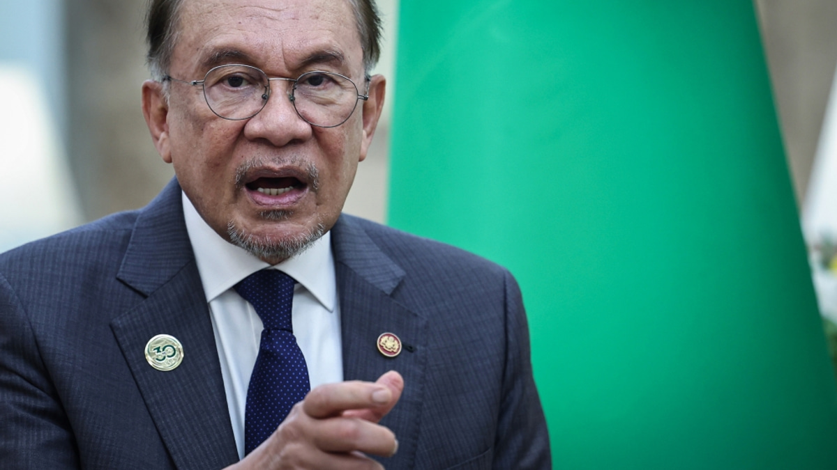PM Anwar Pays Tribute to Distinguished Islamic Scholar John L. Esposito