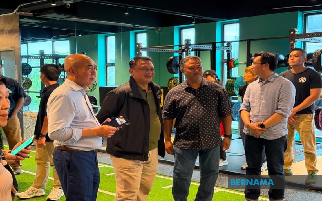 Strength Training Key to Preventing Falls in Malaysia's Ageing Population, Says Medical Expert