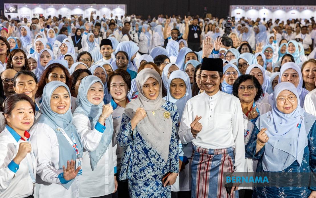 Party Leaders Must Strengthen Grassroots Ties to Maintain Public Trust, Says AMK Chief